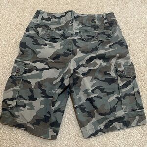 Men’s camo cargo shorts. 32 waist. Like new. Barely worn.